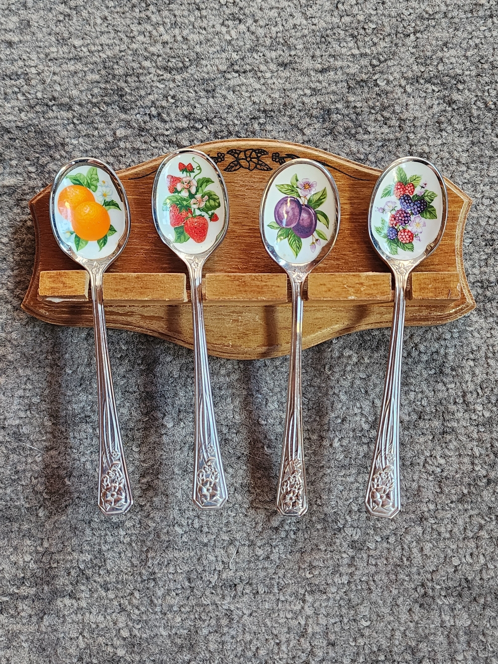 Vintage Set Of 4 Avon Enamel  Fruit Stainless Steel Japan Spoons With Wood Rack